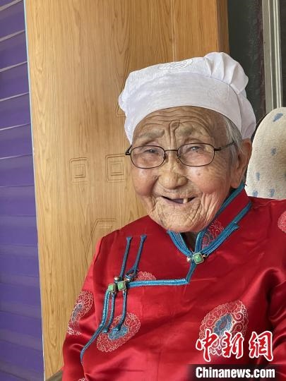 薩仁托婭拍攝的“草原母親”?！∷_仁托婭供圖