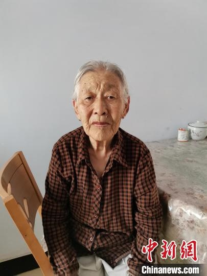 薩仁托婭拍攝的“草原母親”。　薩仁托婭供圖