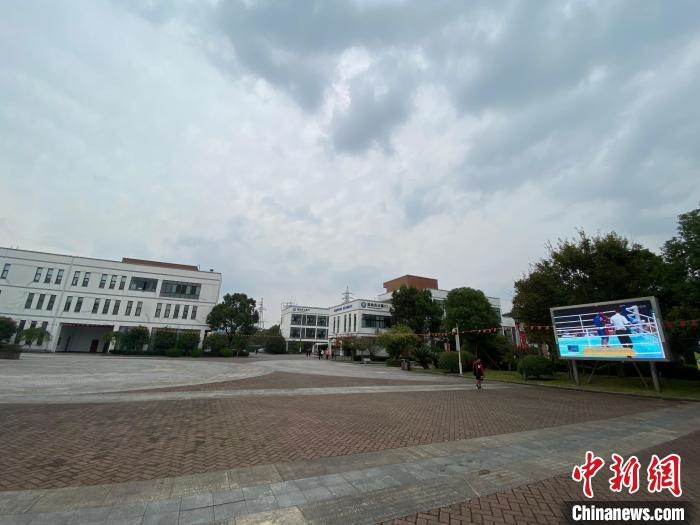 寧波市第二少年兒童業(yè)余體育學(xué)校?！×植?攝