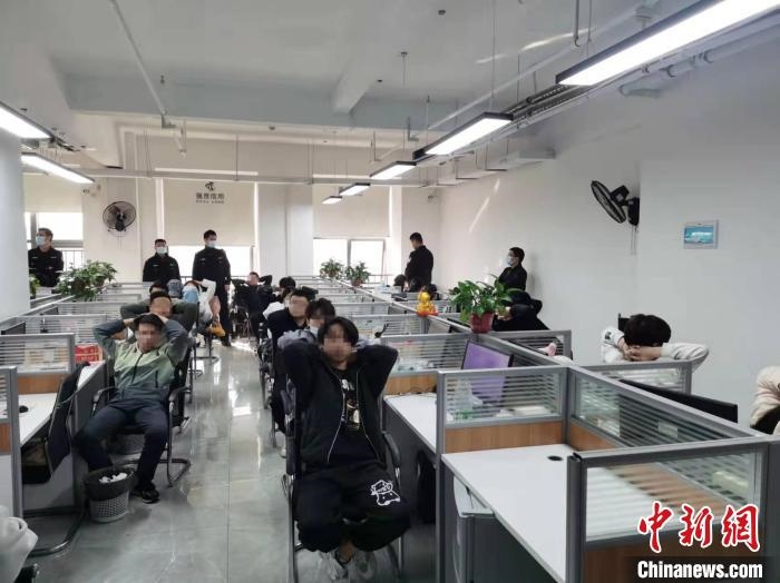 抓捕現(xiàn)場?！￠L沙市公安局供圖