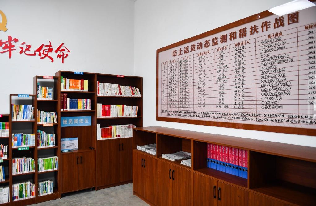 1月27日，段村村委會(huì)內(nèi)的防止返貧動(dòng)態(tài)監(jiān)測(cè)和幫扶作戰(zhàn)圖。新華社記者 柴婷 攝