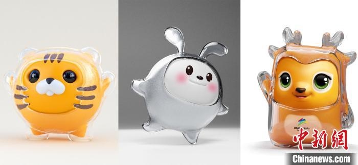 設(shè)計(jì)團(tuán)隊(duì)曾嘗試在冰殼之下更換成老虎、兔子或麋鹿等形象。(資料圖) 劉平云供圖