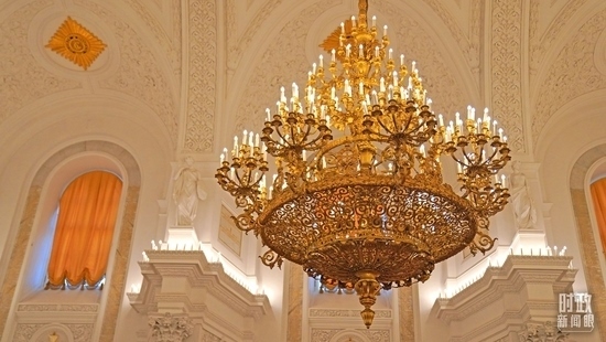 △喬治大廳內(nèi)燈光璀璨。（總臺(tái)國(guó)廣記者李晉拍攝）