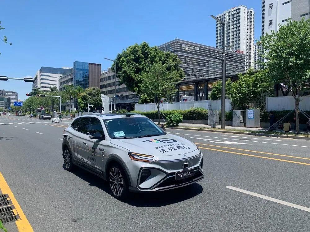 △自動(dòng)駕駛汽車在河套深港科技創(chuàng)新合作區(qū)開展道路測(cè)試。