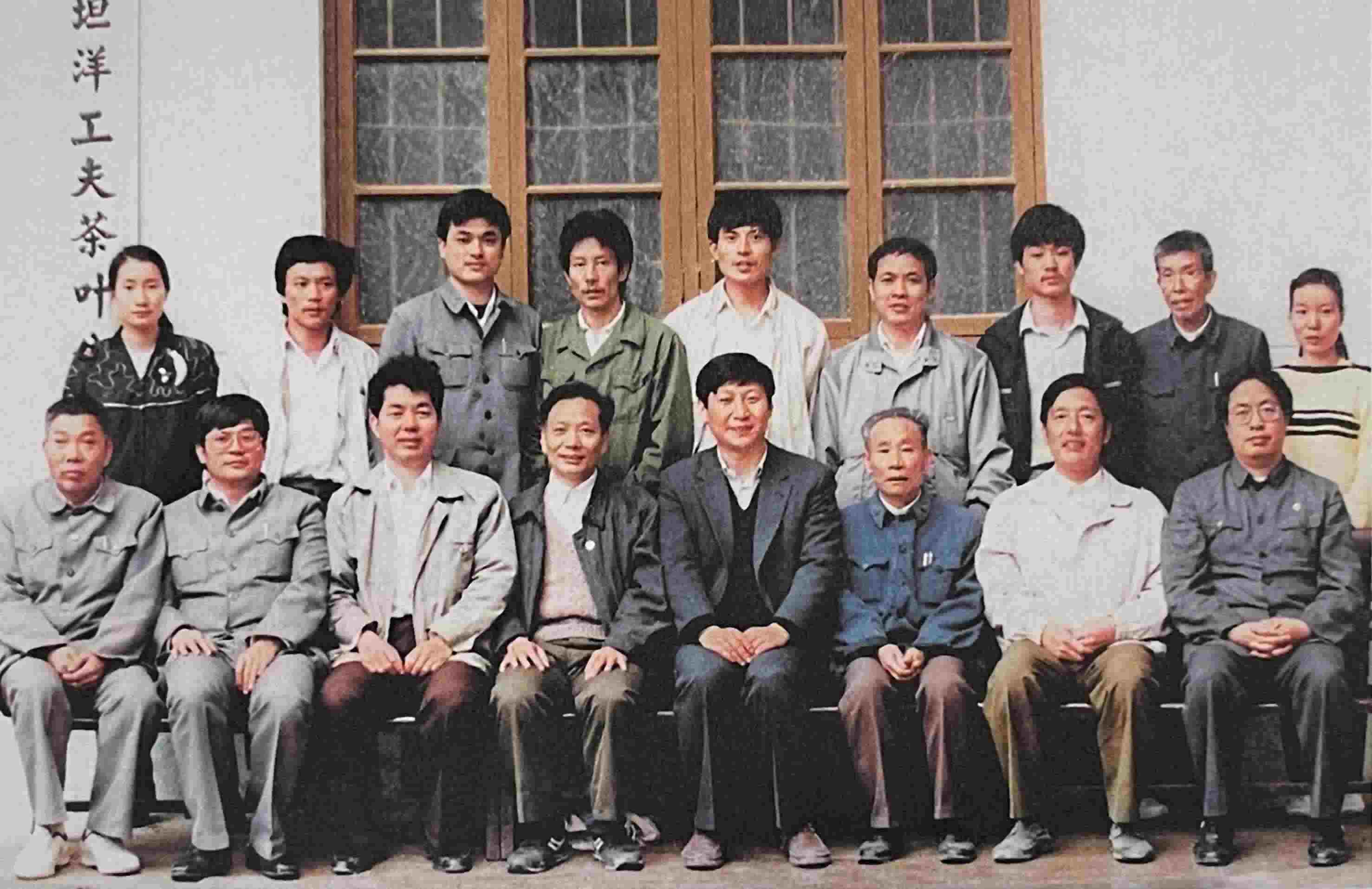 1990年5月，剛調(diào)任福州市委書記的習(xí)近平到寧德交接工作時，調(diào)研福安市社口鄉(xiāng)坦洋工夫茶葉公司。
