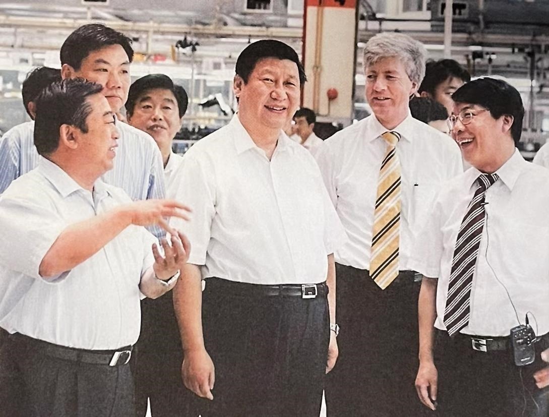 2007年7月，習(xí)近平調(diào)研上海大眾汽車有限公司。