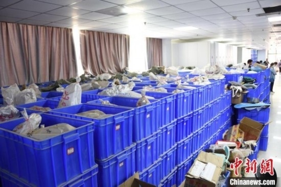 圖為待清理的骨骼標(biāo)本。王宇 攝