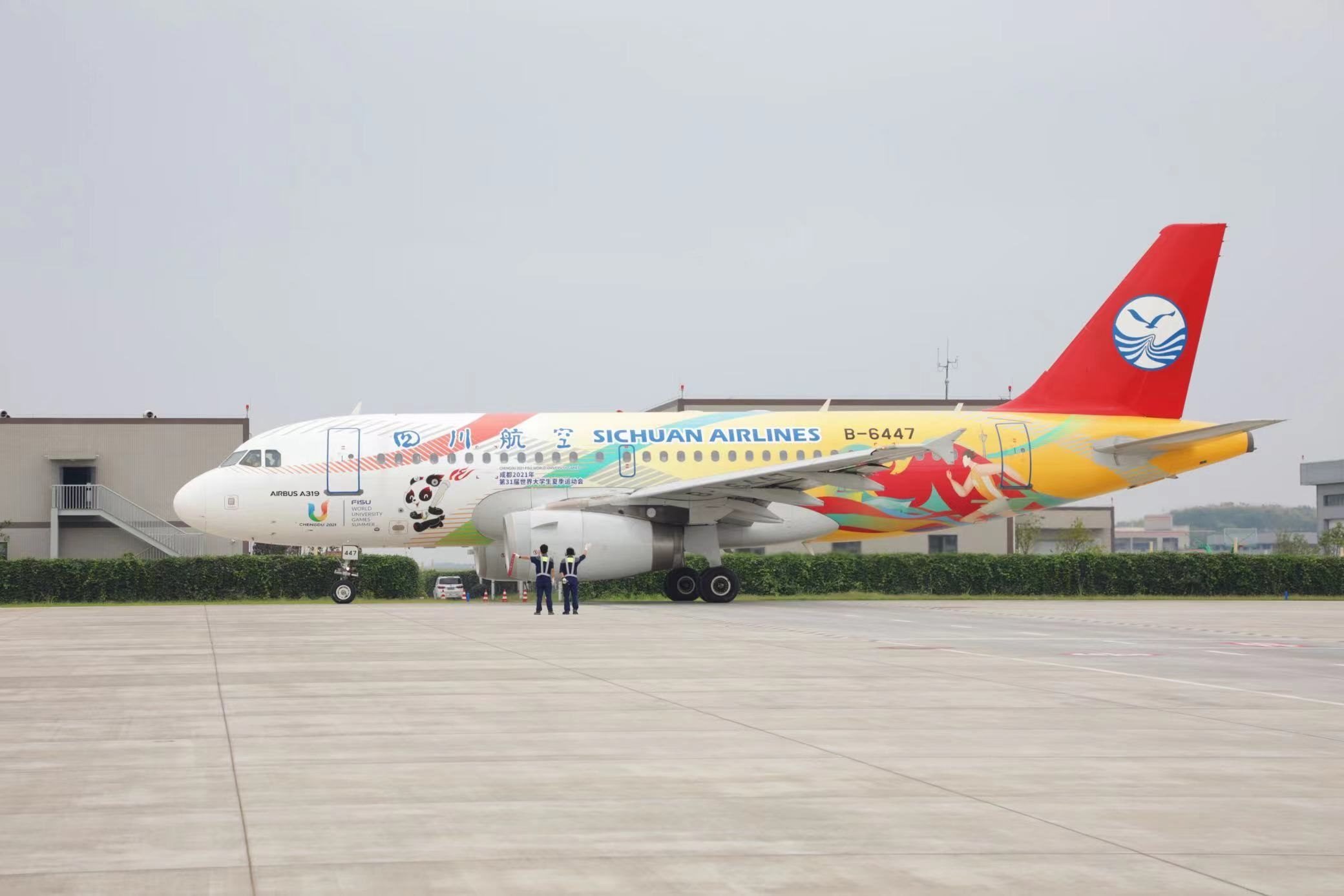 “大運(yùn)號(hào)”主題彩繪飛機(jī)。 圖片來源：成都大運(yùn)會(huì)執(zhí)委會(huì) 趙汪洋攝