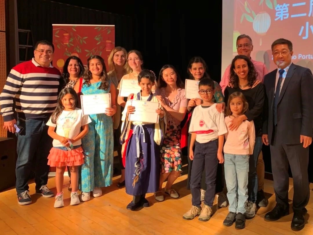 葡萄牙圣托馬斯孔子課堂第二屆“漢語橋”小學(xué)生中文秀比賽。圖片來源：里斯本大學(xué)孔子學(xué)院公眾號。