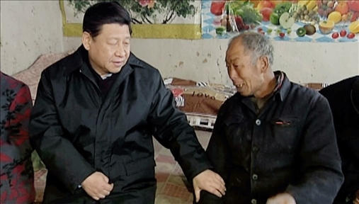 △2012年12月30日，習(xí)近平總書記來到河北省阜平縣龍泉關(guān)鎮(zhèn)顧家臺(tái)村看望困難群眾。