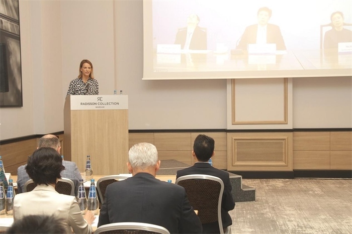 波蘭國家商會副主席卡羅麗娜致辭。