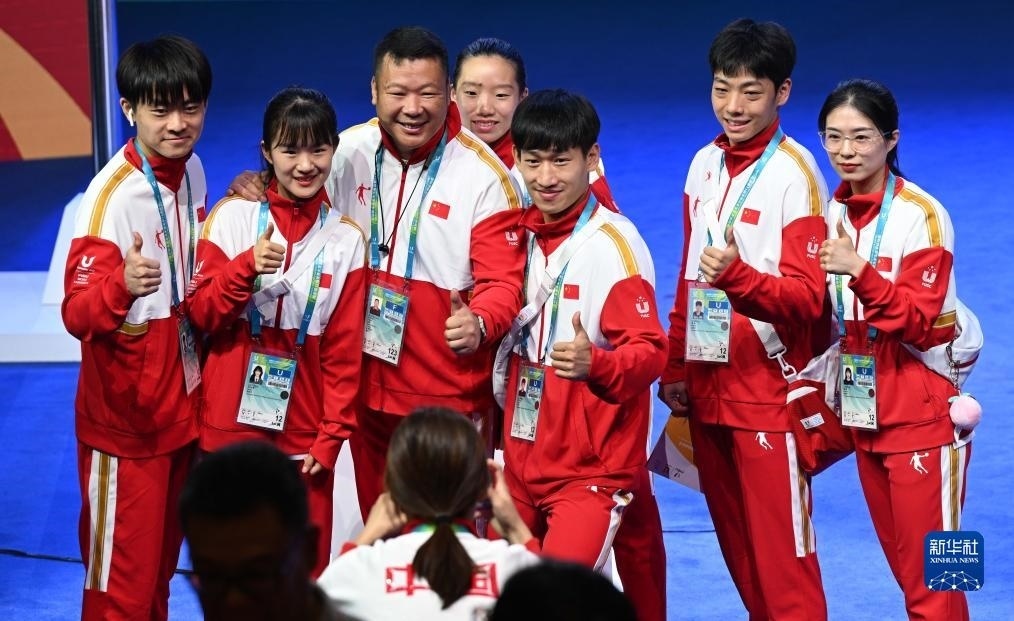 7月22日，中國代表團(tuán)部分成員在歡迎儀式后合影。新華社記者 王曦 攝