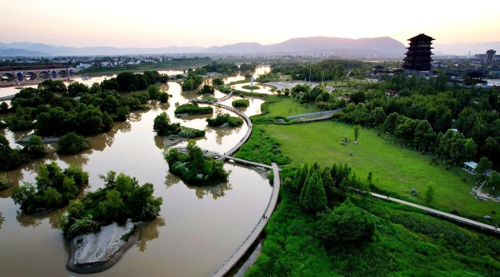 2022年5月16日拍攝的天漢濕地公園景色。新華社記者 邵瑞 攝