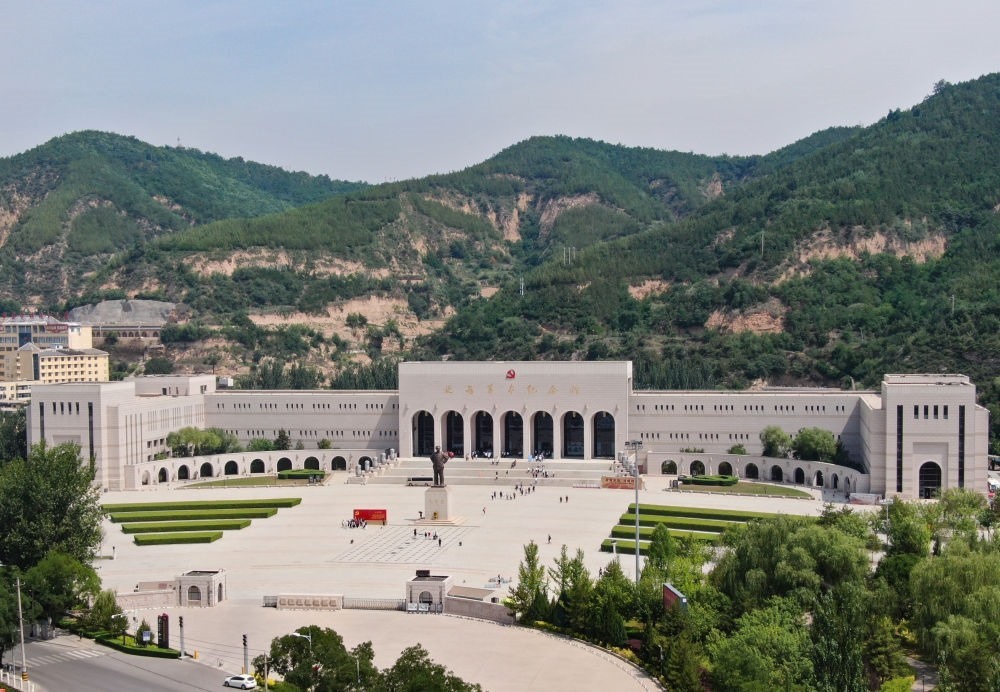 這是2023年6月27日拍攝的延安革命紀(jì)念館（無(wú)人機(jī)照片）。新華社記者 張博文 攝