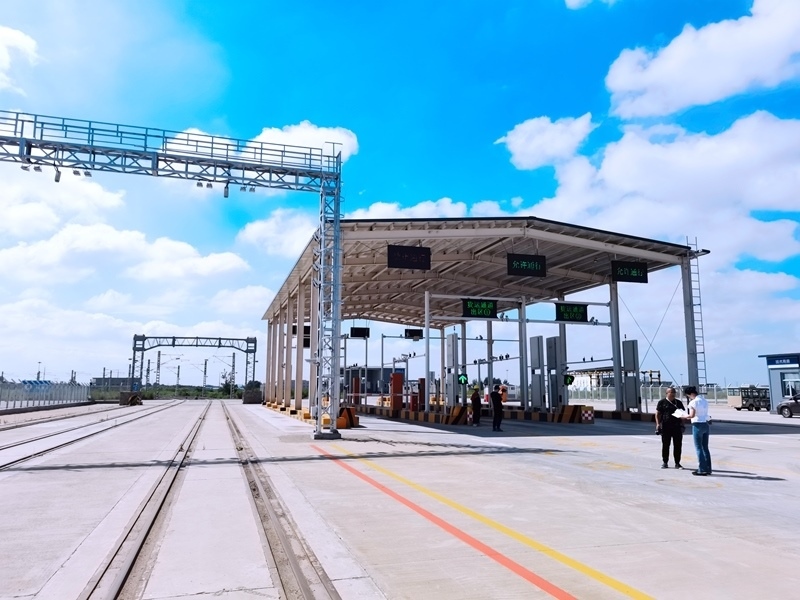 中歐班列（沈陽）集結(jié)中心貨運(yùn)通道。人民網(wǎng)記者 栗翹楚攝
