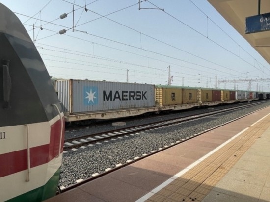 亞吉鐵路吉布提那噶德車站的貨運車廂。人民網(wǎng)記者 趙艷紅攝