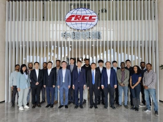 中國土木福州設(shè)計院埃塞分院團隊合影。受訪對象供圖