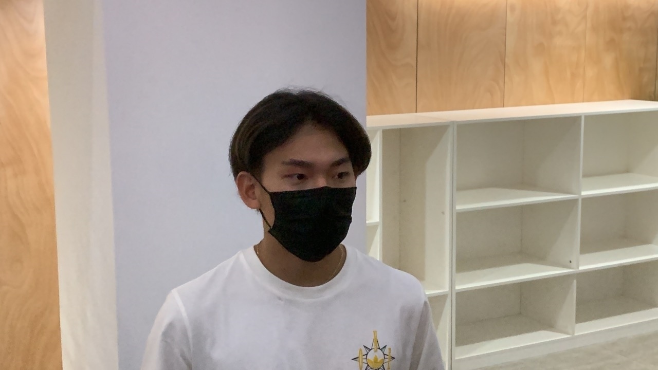 蘇翊鳴接受媒體采訪。荊政崳攝