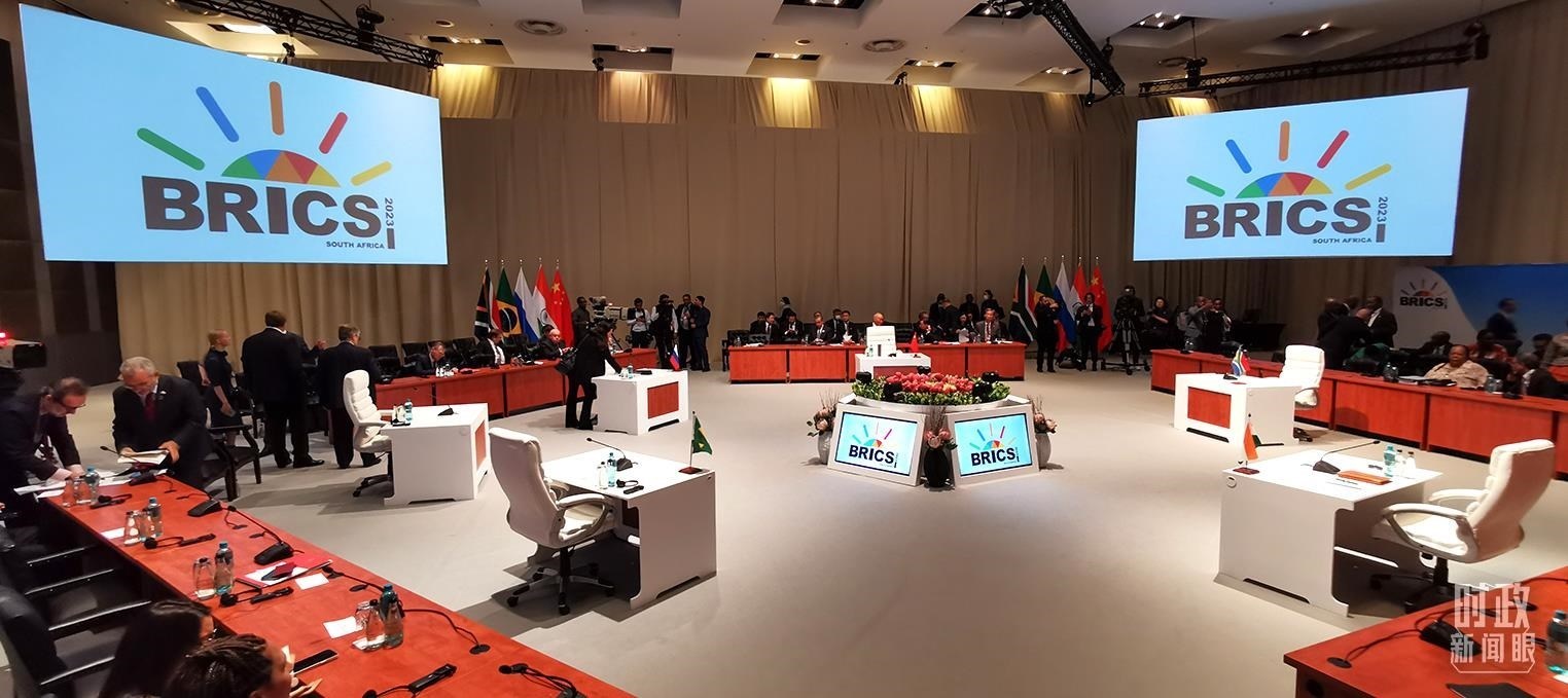 △23日上午，金磚國家領(lǐng)導(dǎo)人第十五次會晤在這里舉行。這是會晤開始前的場景。（總臺央視記者李錚拍攝）