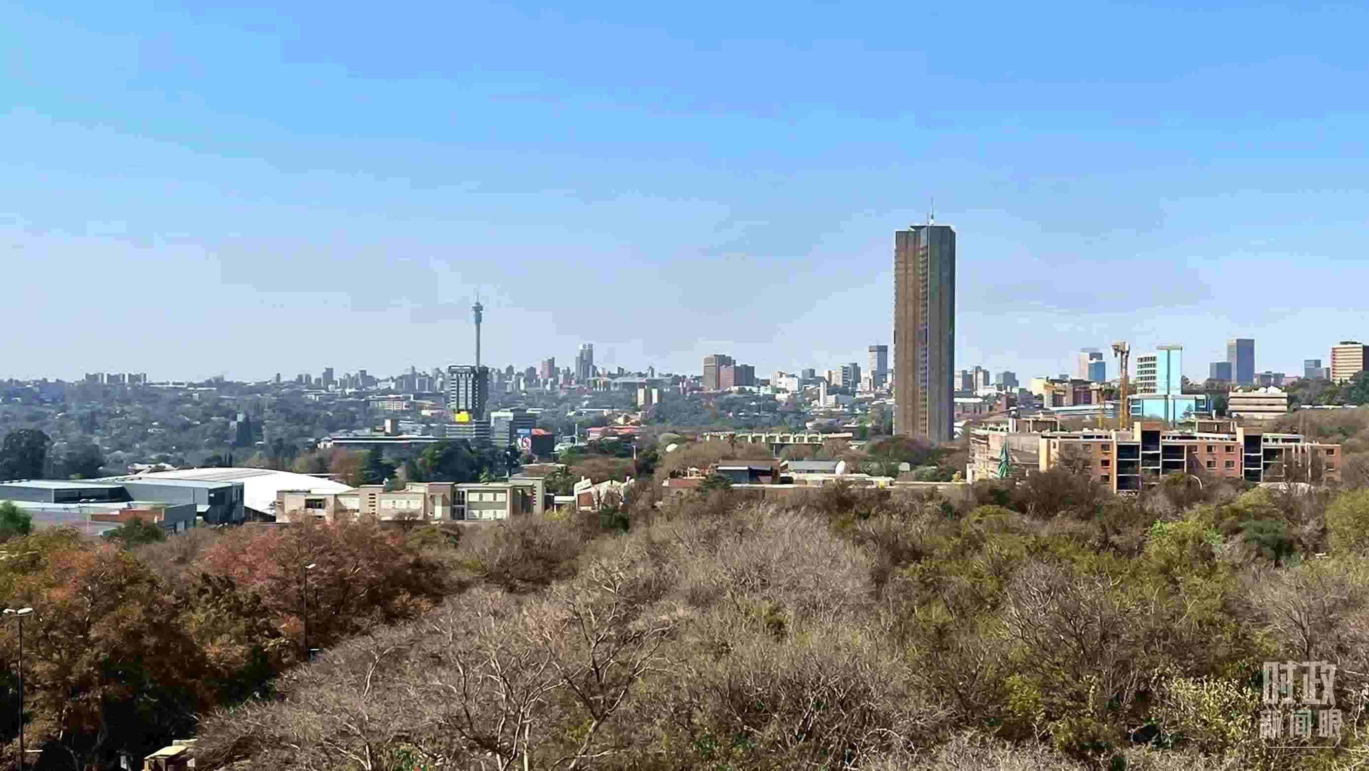 △約翰內(nèi)斯堡城市天際線。（總臺記者馬培敏拍攝）