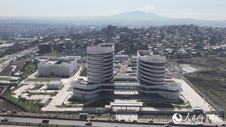 非洲疾病預(yù)防控制中心總部（一期）航拍。人民網(wǎng)記者 劉寧攝