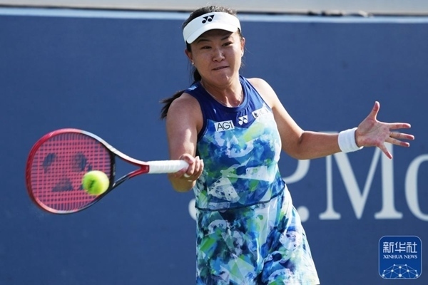 朱琳在比賽中回球。新華社記者 劉杰 攝