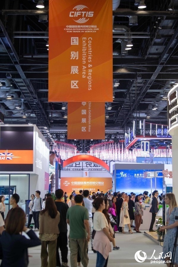 9月2日，服貿(mào)會國別展區(qū)，人流如潮。人民網(wǎng)記者 翁奇羽攝