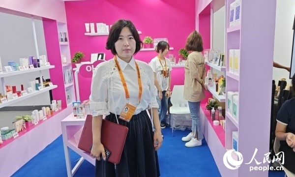 9月3日，韓國駐華大使館經(jīng)濟(jì)部參贊金至凰接受人民網(wǎng)記者采訪。人民網(wǎng)記者 趙雯博攝