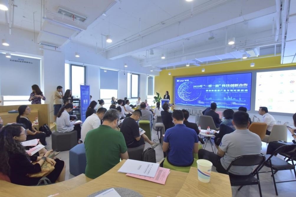 在天府國際技術(shù)轉(zhuǎn)移中心承辦的2023年“一帶一路”科技創(chuàng)新合作——泰國新能源產(chǎn)業(yè)專場對接活動中，中泰企業(yè)機(jī)構(gòu)達(dá)成了合作意向。天府國際技術(shù)轉(zhuǎn)移中心供圖