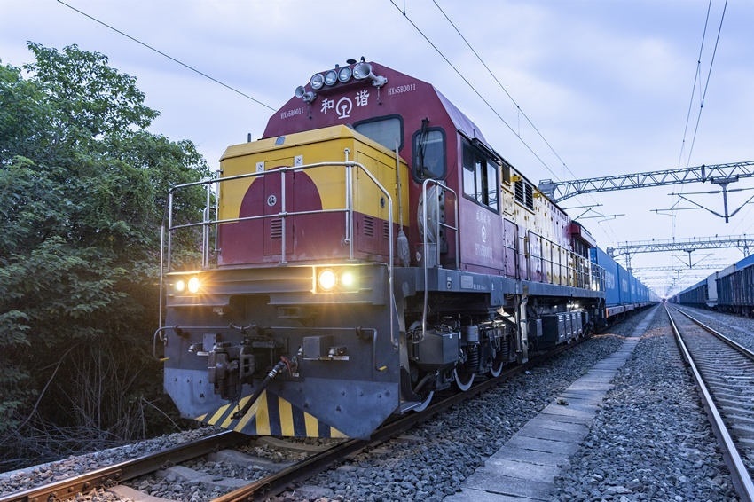 首趟中歐班列（成都）冷鏈專列到達(dá)成都國際鐵路港。青白江區(qū)委宣傳部供圖