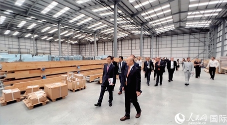 圖為旗艦倉(cāng)現(xiàn)場(chǎng)。人民網(wǎng) 郭錦標(biāo)攝