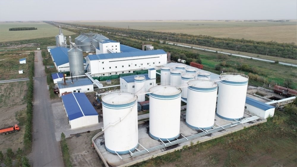 這是2022年9月2日在哈薩克斯坦北哈薩克斯坦州拍攝的愛菊農(nóng)產(chǎn)品物流加工園區(qū)（無人機(jī)照片）。新華社發(fā)（奧斯帕諾夫攝）