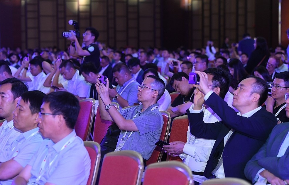 2023數(shù)字經(jīng)濟峰會·城市智能升級主題論壇現(xiàn)場。人民網(wǎng)記者 翁奇羽攝