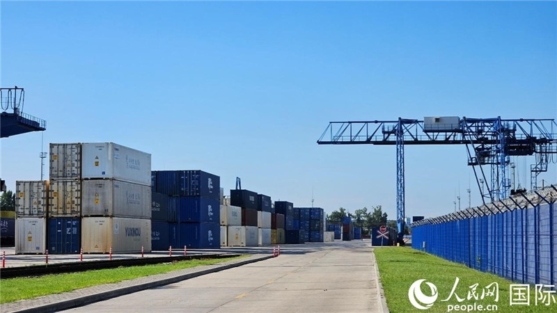 布列斯特北站，堆滿了來自中國的貨物。人民網(wǎng)記者 王震攝