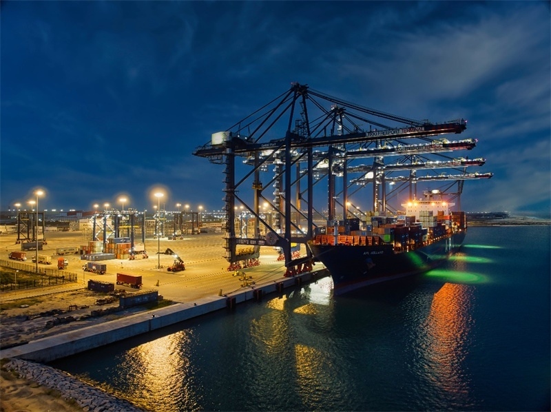 萊基港實(shí)行7×24小時(shí)裝卸作業(yè)機(jī)制。受訪者供圖