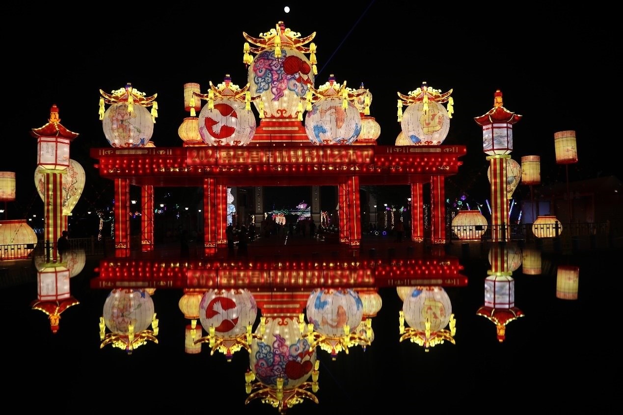 中秋國慶期間，南岳祝融文旅小鎮(zhèn)舉辦祝融花燈節(jié)。曹正平攝