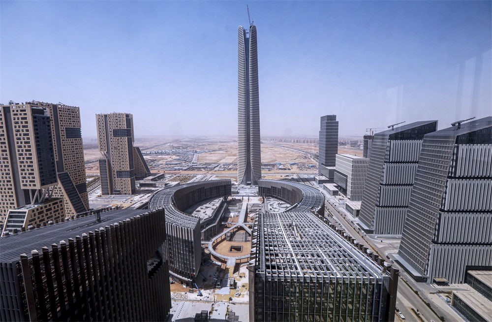 這是在埃及開羅以東拍攝的建設(shè)中的新行政首都中央商務(wù)區(qū)（9月11日攝）。新華社發(fā)（艾哈邁德·戈馬攝）