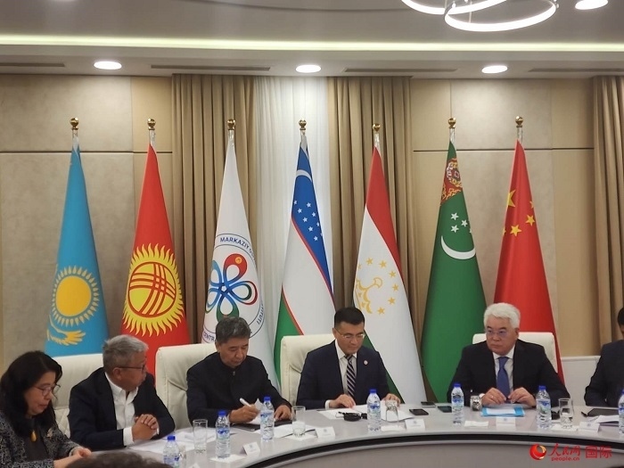 中國駐烏茲別克斯坦大使于駿致辭。人民網(wǎng)記者 李強(qiáng)攝