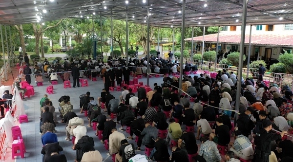 2349名電信網(wǎng)絡(luò)詐騙犯罪嫌疑人一次性移交我方。公安部供圖