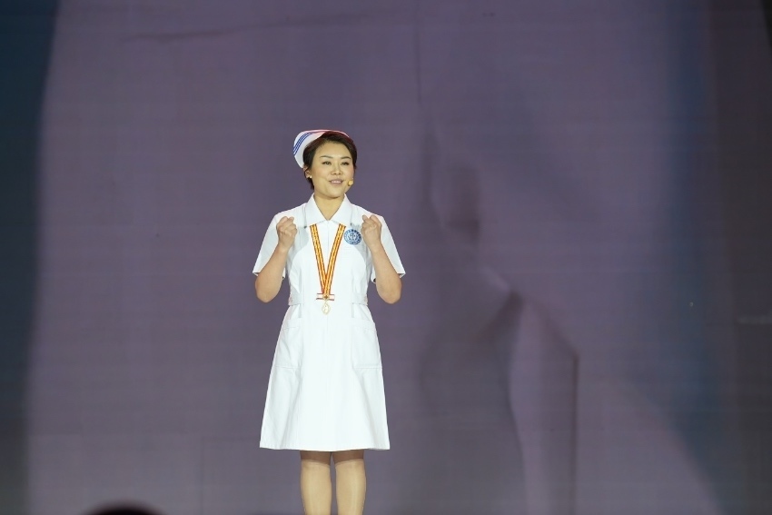 第49屆南丁格爾獎(jiǎng)獲得者、四川大學(xué)華西醫(yī)院護(hù)理部主任蔣艷