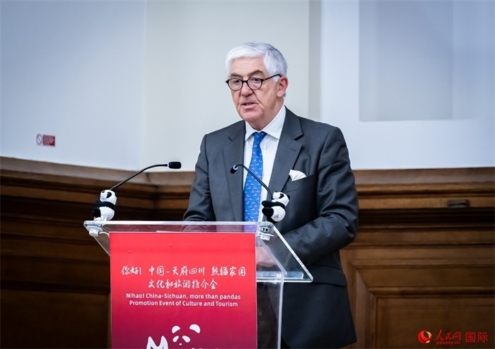 英中商業(yè)發(fā)展中心主席約翰·麥克萊恩致辭。人民網(wǎng) 郭錦標(biāo)攝