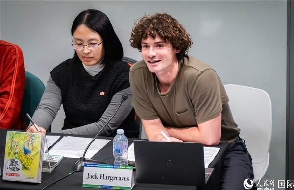 4、英國漢學(xué)家沈如風(fēng)對中國文學(xué)譯作的未來充滿期待。郭錦標(biāo)攝