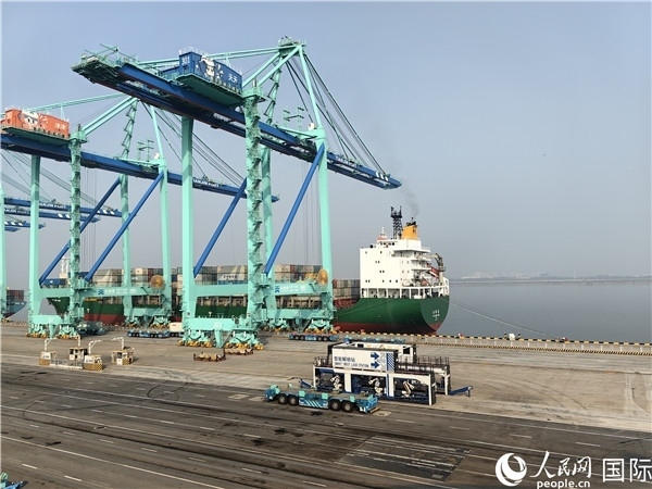 天津港北疆港區(qū)C段智能化集裝箱碼頭。人民網(wǎng)記者 符園園攝