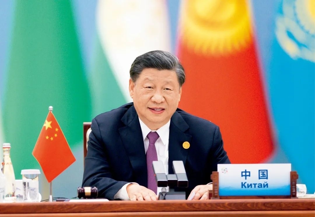 2023年5月19日上午，國(guó)家主席習(xí)近平在陜西省西安市主持首屆中國(guó)—中亞峰會(huì)并發(fā)表題為《攜手建設(shè)守望相助、共同發(fā)展、普遍安全、世代友好的中國(guó)—中亞命運(yùn)共同體》的主旨講話。圖/ 新華社記者 黃敬文 攝