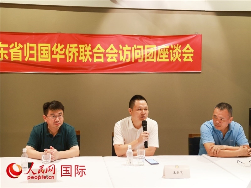 中國(guó)駐里約總領(lǐng)館副總領(lǐng)事王尉育（中）在座談會(huì)上致辭。人民網(wǎng)記者 陳海琪攝