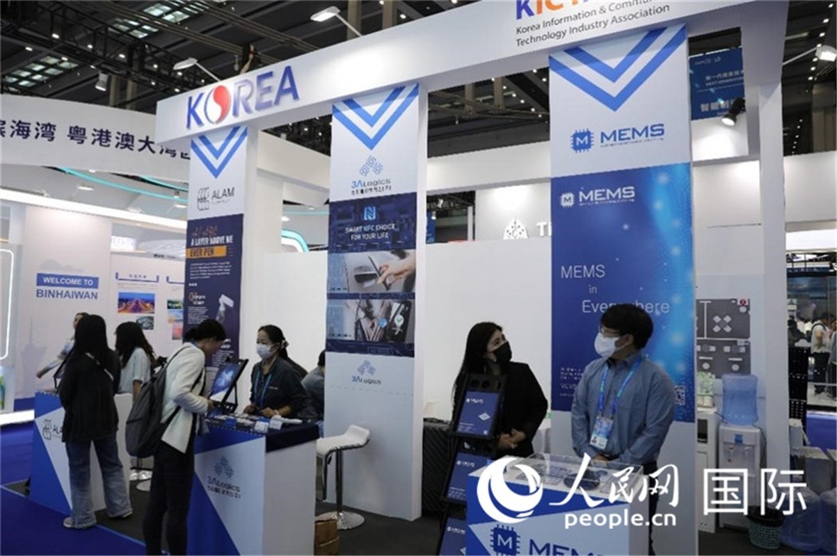 第二十五屆中國國際高新技術(shù)成果交易會(huì)15日在深圳開幕，圖為韓國企業(yè)展臺(tái)（人民網(wǎng)記者 魯揚(yáng)攝）
