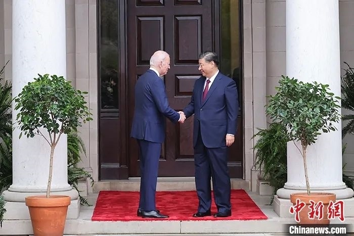 當?shù)貢r間11月15日，中國國家主席習近平在美國舊金山斐洛里莊園同美國總統(tǒng)拜登舉行中美元首會晤。中新社記者 盛佳鵬 攝