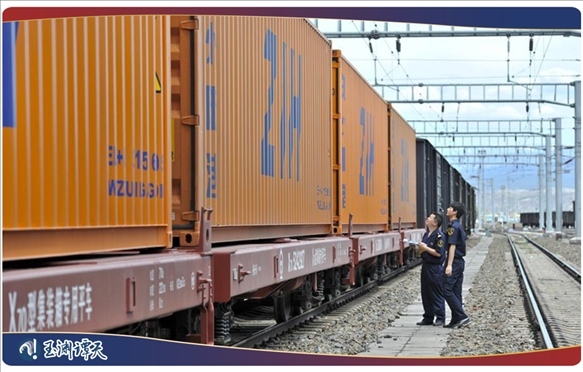 ｜｜新疆阿拉山口，中歐班列從這里經過