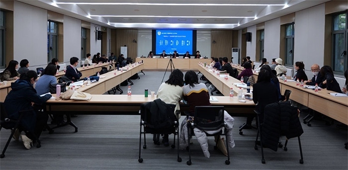 “區(qū)域國別學(xué)視角下的日語學(xué)科建設(shè)”圓桌論壇現(xiàn)場。主辦方供圖