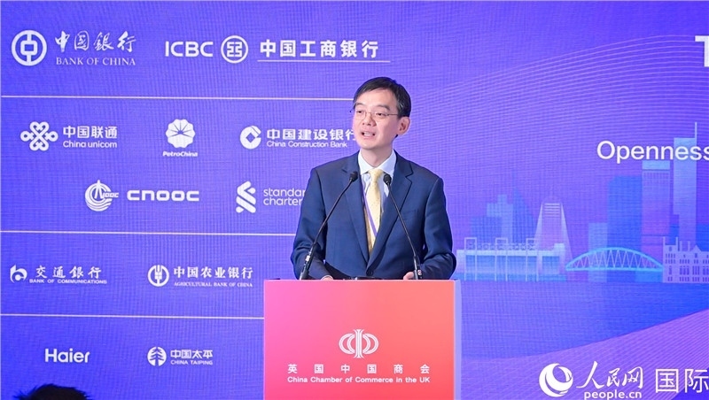 1. 英國(guó)中國(guó)商會(huì)會(huì)長(zhǎng)、中國(guó)銀行倫敦分行行長(zhǎng)方文建 致歡迎辭。郭錦標(biāo)攝_副本